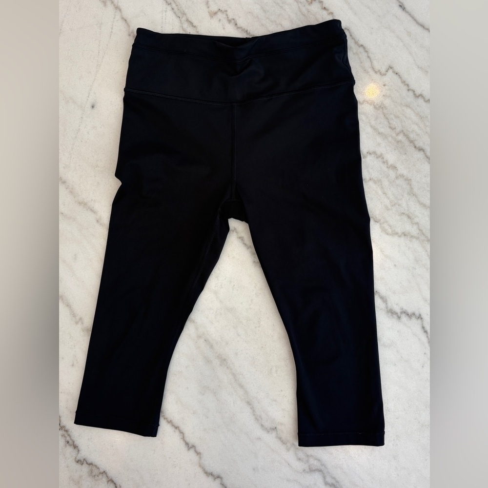 Athleta Women’s Accelerate Black Cropped Leggings